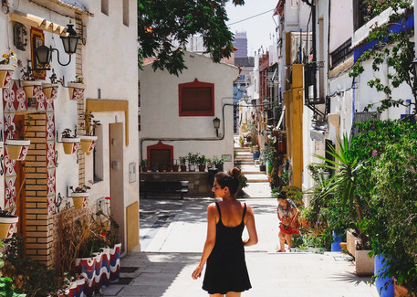 Costa Blanca's Shopping Scene: From Local Markets to Designer Boutiques
