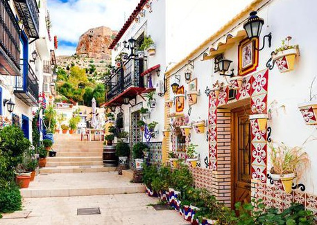 How to Legally Rent Out Property in Alicante: Licenses for Airbnb and Booking