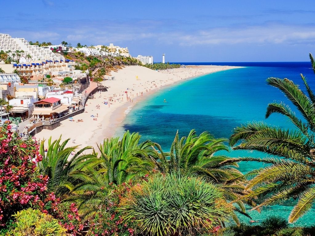 Dónde ir para disfrutar del sol en invierno: 5 lugares cálidos para visitar en España